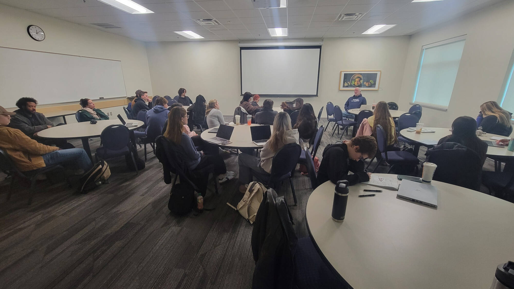 Jeff Smith talks with students about GR Response to ICE's activities
